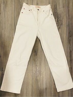 Women’s Ribcage Flared Leg White Levi’s Jeans Size 26x29